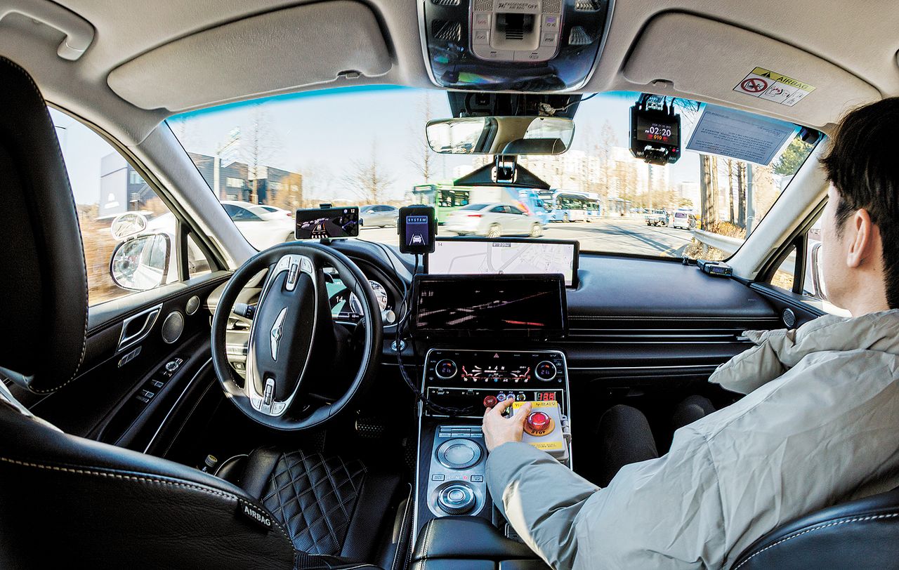 라이드플럭스의 GV80 자율주행 실증 차량. 운전석을 비우고 2100시간 정도를 무사고로 운행했다. 김정훈 기자