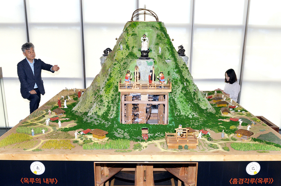  대전 국립중앙과학관 2층 한국과학기술사관에 전시된 흠경각 옥루. 김성태 객원기자