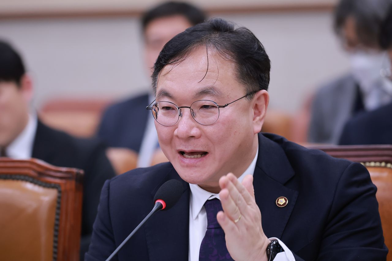 4일 박영재 법원행정처장이 국회에서 열린 법제사법위원회 전체회의에 출석해 여야 의원들의 질의에 답하고 있다. 연합뉴스