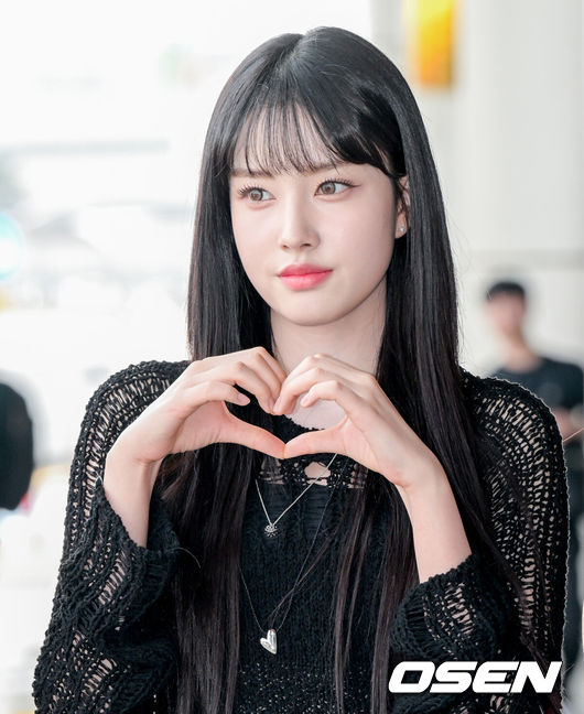 [OSEN=김포공항, 조은정 기자] 스테이씨(STAYC)가 11일 김포국제공항을 통해 KCON JAPAN 2023((케이콘 재팬 2023) 참석차 일본으로 출국했다.스테이씨 윤이 포즈를 취하고 있다. 2023.05.11 /cej@osen.co.kr