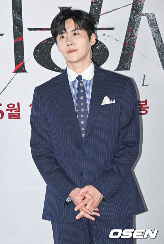 [OSEN=박준형 기자] 8일 오후 서울 코엑스 메가박스에서 영화 ‘귀공자’(감독 박훈정) 언론 시사회가 진행됐다.배우 김선호와 강태주, 김강우, 고아라가 출연하는 영화 ‘귀공자'는 필리핀 불법 경기장을 전전하는 복싱 선수 마르코 앞에 정체불명의 남자 귀공자를 비롯한 각기 다른 목적을 지닌 세력들이 나타나 광기의 추격을 펼치는 이야기를 그리는 작품으로 오는 21일 개봉된다. 배우 김선호가 포즈를 취하고 있다.  2023.06.08 /  soul1014@osen.co.kr