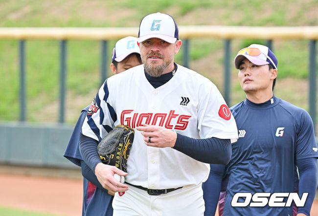 [OSEN=타이난(대만), 이석우 기자] 롯데 자이언츠 비슬리/ foto0307@osen.co.kr