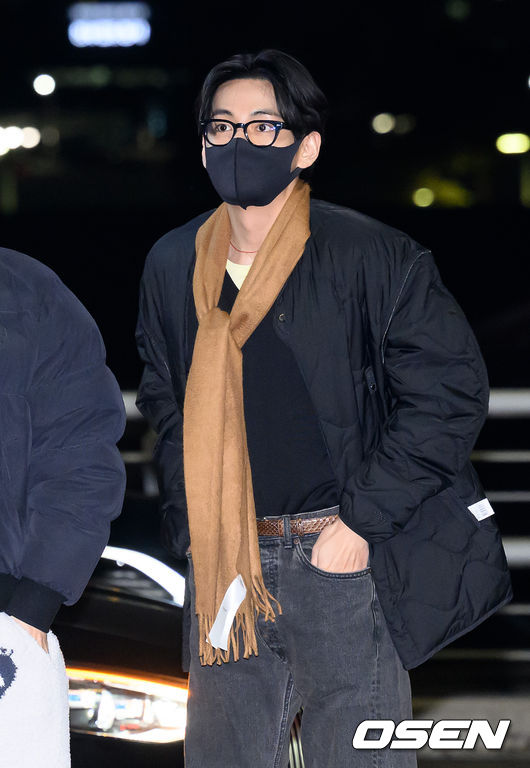 뷔,'살아있는 조각'