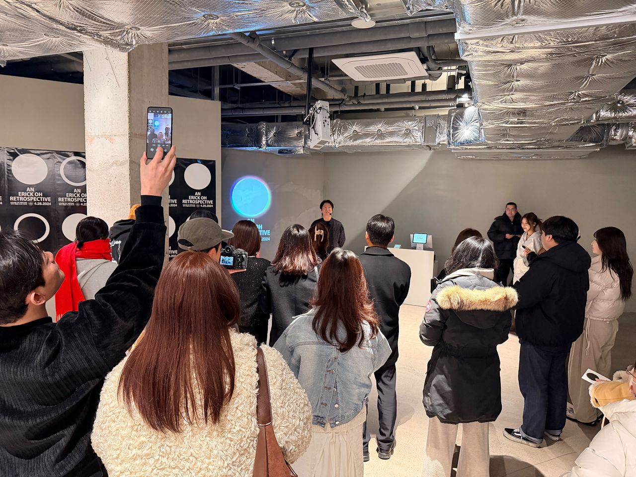 에릭 오 감독이 지난 1일 제주시 애월읍 복합문화공간 하우스오브레퓨즈에서 ‘감독과의 만남’ 프로그램을 진행했다. 최충일 기자