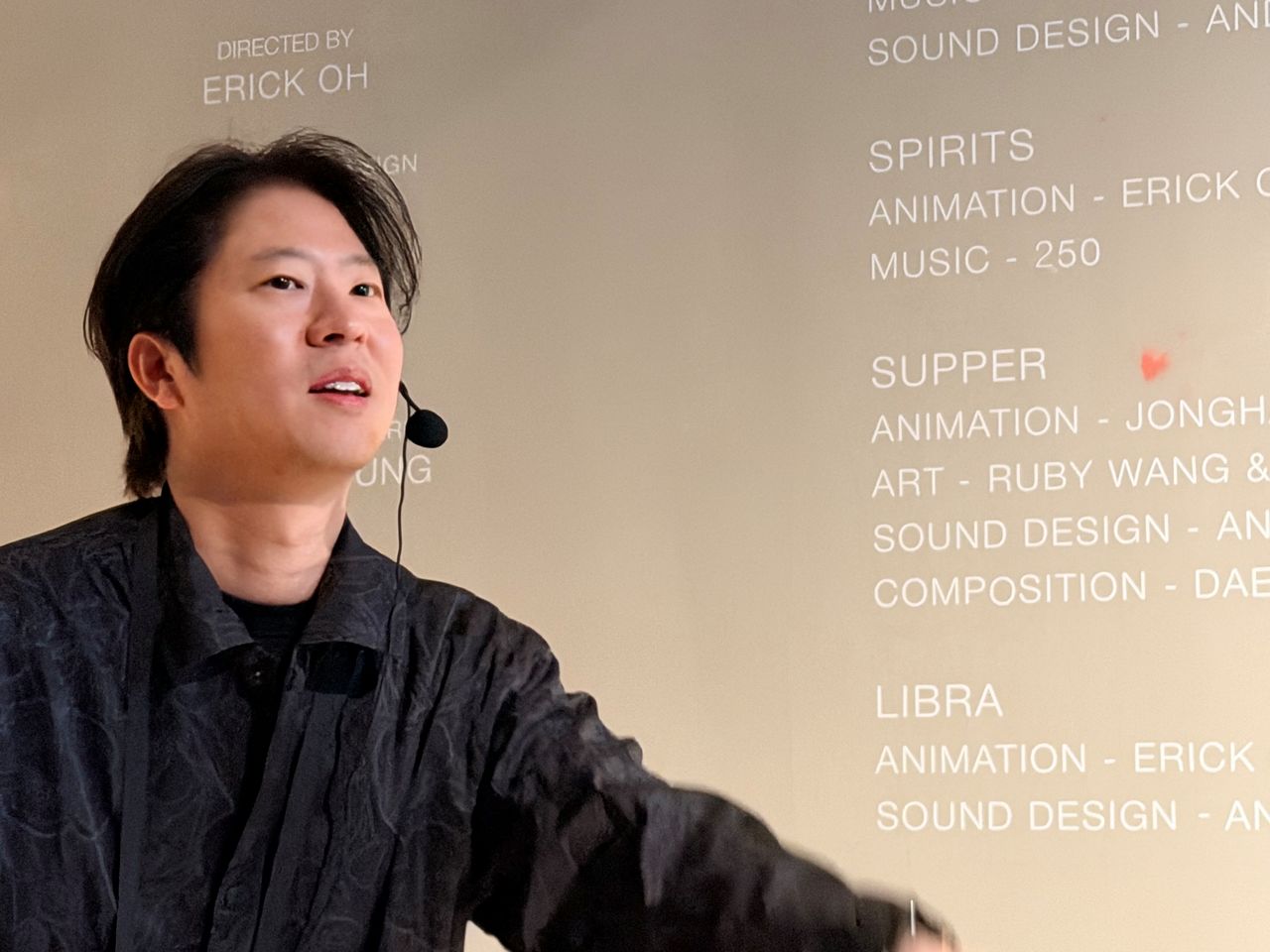 에릭 오 감독이 지난 1일 제주시 애월읍 복합문화공간 하우스오브레퓨즈에서 ‘감독과의 만남’ 프로그램을 진행했다. 최충일 기자