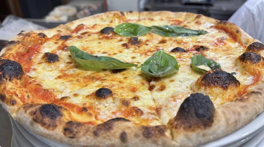 이탈리아 코르티나담페초의 한 식당에서 판매하고 있는 린지 본 피자. 본래는 마르게리타 피자지만, 단골손님인 본의 이름을 땄다고 한다. 사진 올림픽닷컴