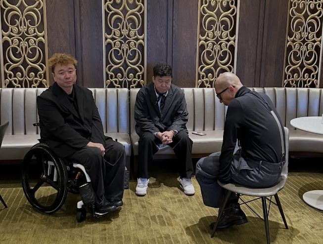 그룹 클론의 강원래와 방송인 홍록기가 구준엽의 아내인 고(故) 서희원(쉬시위안)의 1주기 추모식에 참석했다. 인스타그램 캡처