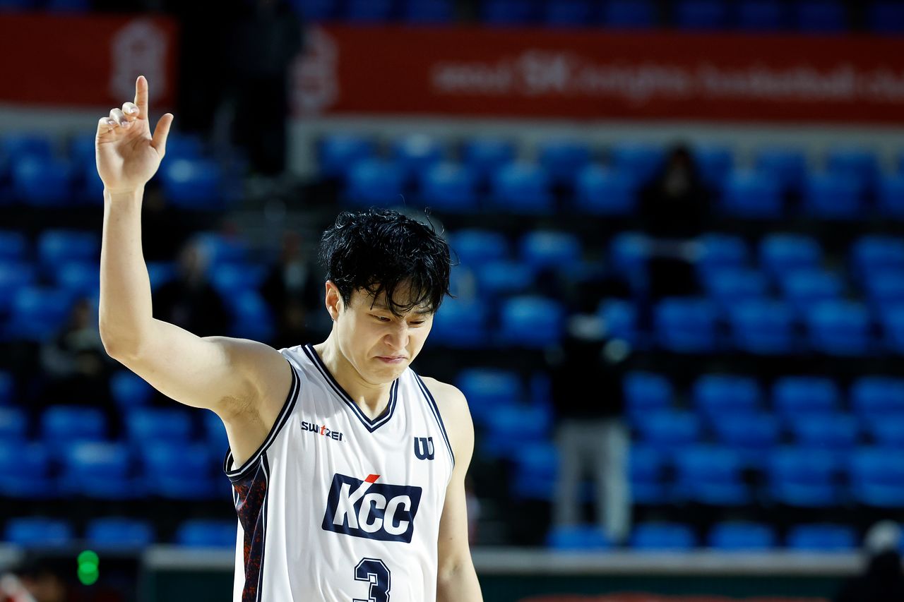 절정의 골 감각에도 태극마크를 달지 못한 KCC 허웅. 마줄스 대표팀 감독은 "코트에서 보여준 모습, 코트 밖에서 보여준 모습을 다 합쳐서 생각했다"고 밝혔다. 뉴스1