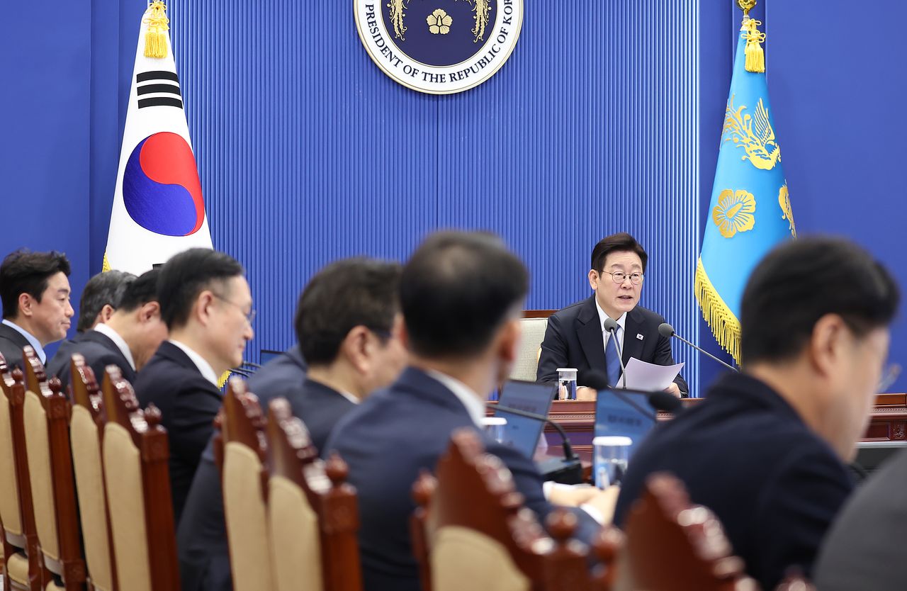 이재명 대통령이 5일 청와대 여민관에서 열린 수석보좌관회의에서 발언하고 있다. 청와대통신사진기자단