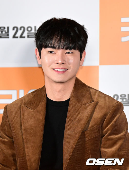 [OSEN=최규한 기자] 13일 오후 서울 CGV 용산아이파크몰에서 영화 ‘카운트’ (감독 권혁재) 언론시사회 및 간담회가 열렸다.영화 ‘카운트'는 금메달리스트 출신, 한번 물면 절대 놓지 않는 마이웨이 선생 시헌(진선규 분)이 오합지졸 제자들을 만나 세상을 향해 유쾌한 한 방을 날리는 이야기를 그린 영화다.배우 장동주가 간담회에 참석해 인사말을 마친 뒤 미소짓고 있다. 2023.02.13 / dreamer@osen.co.kr