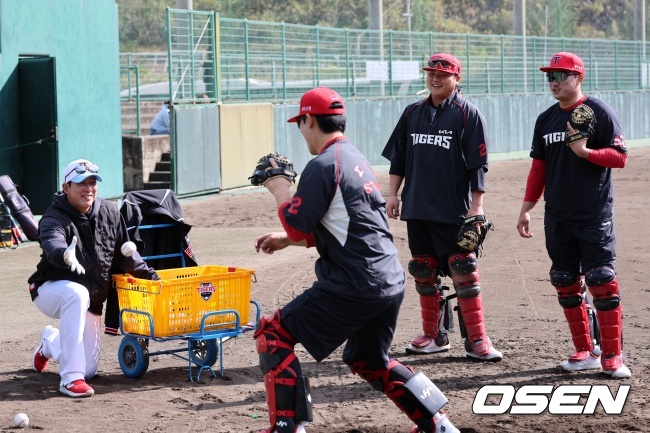 포수들이 훈련을 하고 있다./KIA 타이거즈 제공