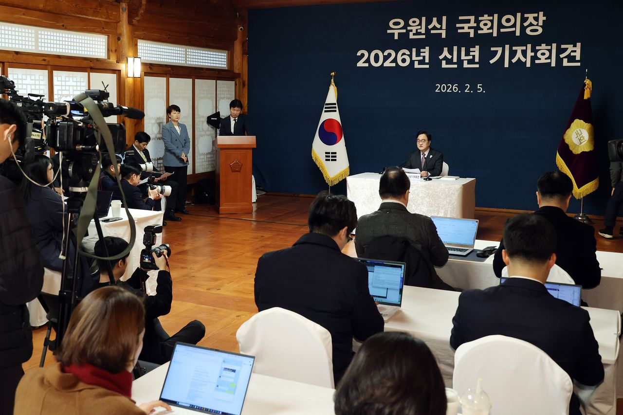 우원식 국회의장이 5일 서울 여의도 국회 사랑재에서 신년 기자회견을 하고 있다. 국회사진기자단