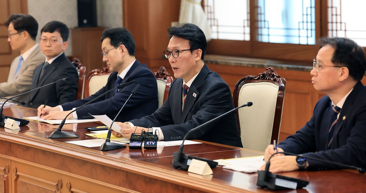 김민석 국무총리가 5일 서울 종로구 정부서울청사에서 열린 색동원 사건 범정부 합동대응 TF 1차 회의에서 모두발언을 하고 있다. 뉴스1