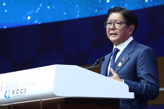 페르디난드 마르코스 필리핀 대통령에 대한 탄핵안 2건이 5일 기각됐다. 마르코스 대통령이 지난해 10월31일 APEC 정상회의 최고경영자 서밋에서 특별연설을 하고 있다. 김성룡 기자