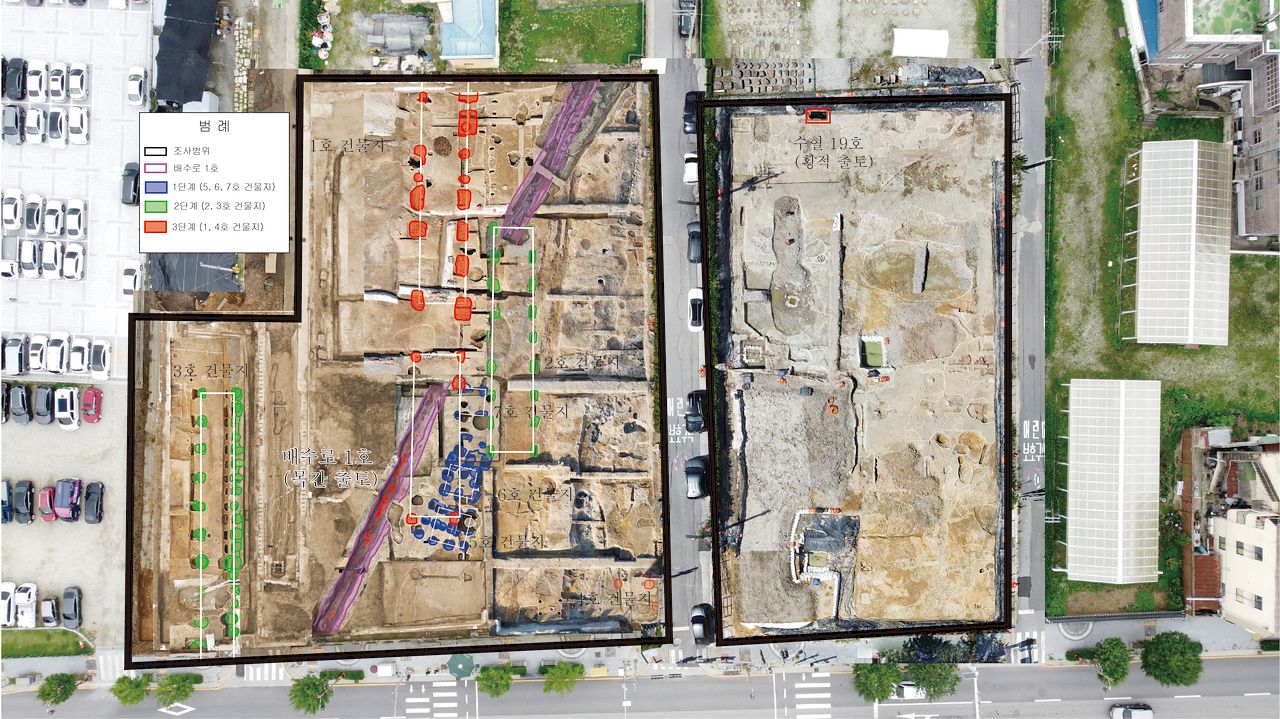 국가유산청 국립부여문화유산연구소는 사비 백제 왕궁터로 추정되는 ‘부여 관북리 유적’ 16차 발굴조사에서 지난 2년간 총 329점의 목간과 가로로 불어 연주하는 관악기인 횡적(橫笛, 가로 피리) 1점이 출토됐다고 5일 밝혔다. 사진은 부여 관북리 유적 발굴지 전경(악기출토_수혈 19호, 목간출토 배수로1호와 수혈19호). 사진 국가유산청