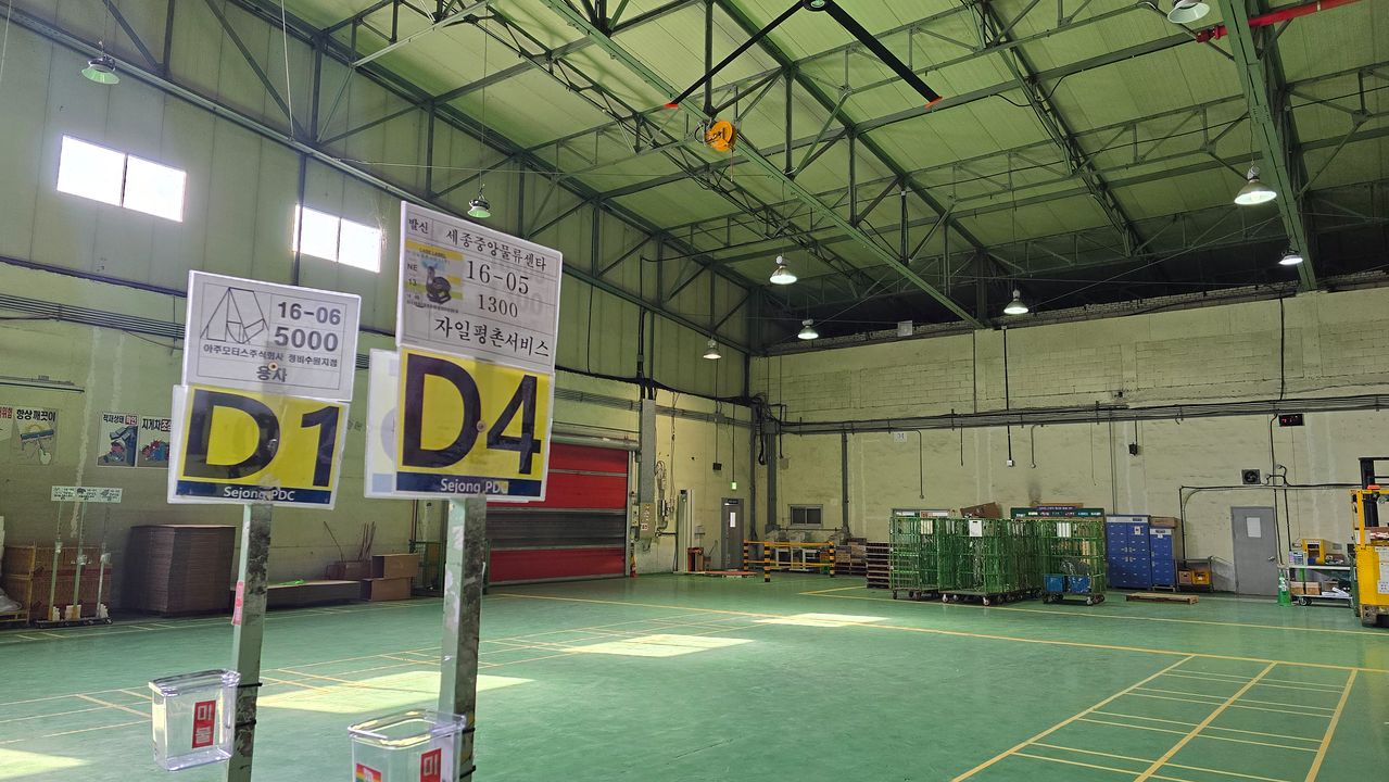 3일 한국GM세종중앙물류센터에 부품 행선지를 알리는 팻말만 서 있다. 세종=이수정 기자 