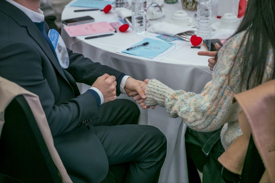 2024년 서울시가 연 미혼남녀 만남 주선 행사 '설렘 in 한강' 진행 모습. 사진 서울시