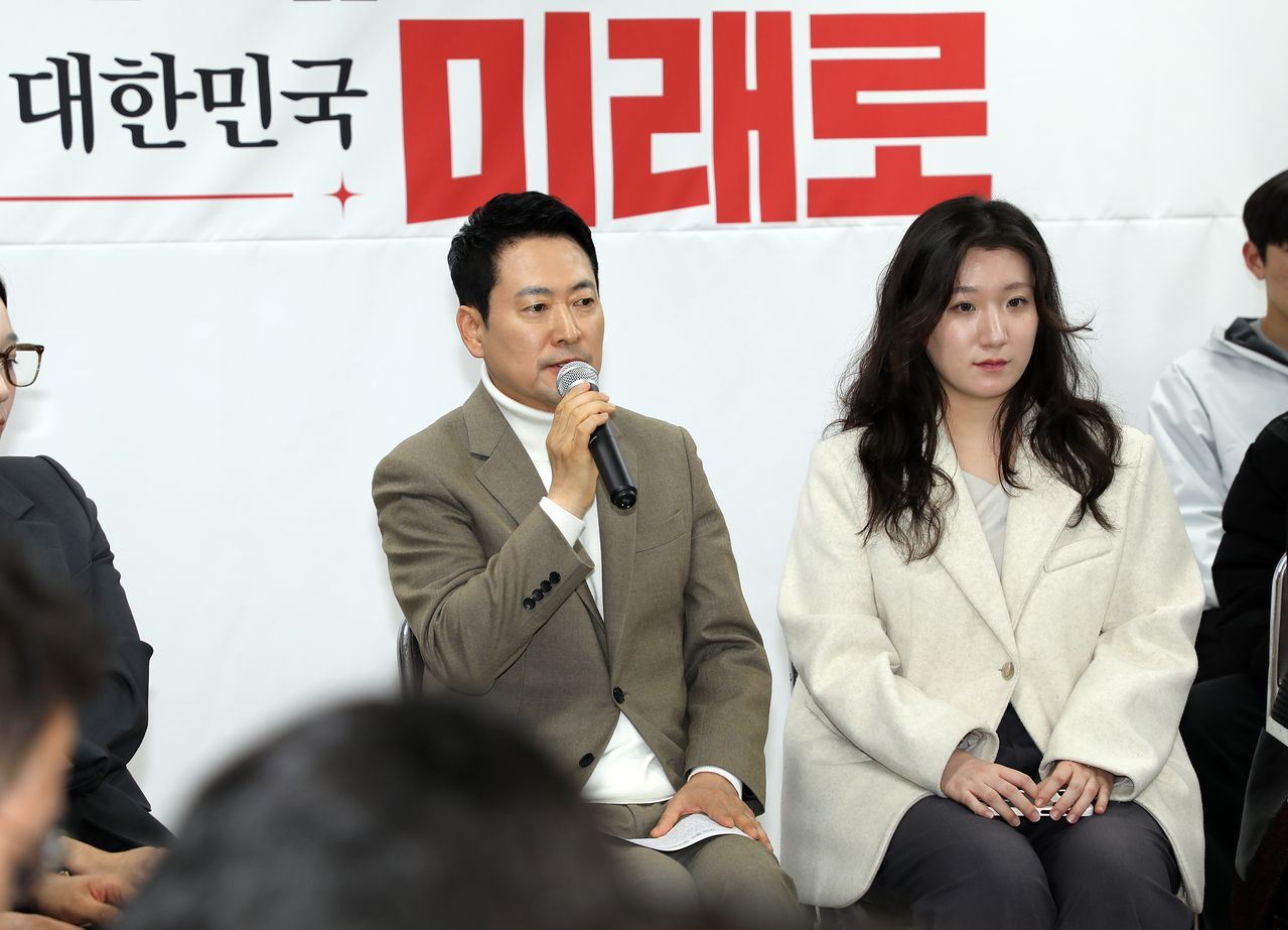 장동혁 국민의힘 대표가 5일 오후 제주시 국민의힘 제주도당 사무실에서 열린 제주 청년과의 간담회에서 발언하고 있다. 뉴스1