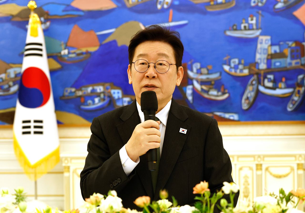 이재명 대통령이 4일 청와대에서 열린 청년일자리와 지방투자 확대를 위한 기업간담회에서 모두발언을 하고 있다. 청와대사진기자단