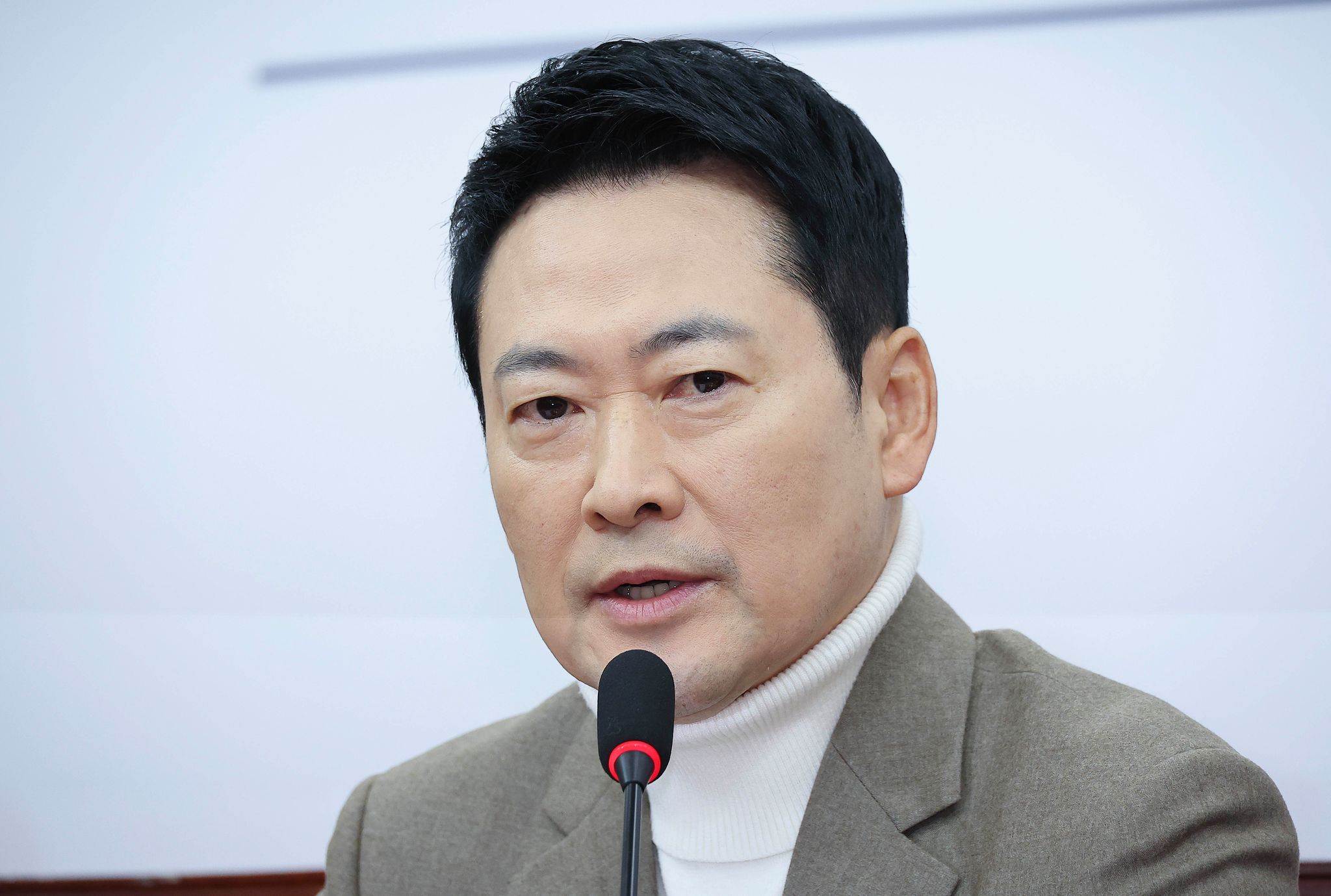 장동혁 국민의힘 대표가 5일 오전 국회에서 열린 최고위원회의에서 발언하고 있다. 임현동 기자