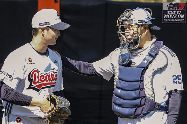 서준오(좌)와 양의지 / 두산 베어스 제공