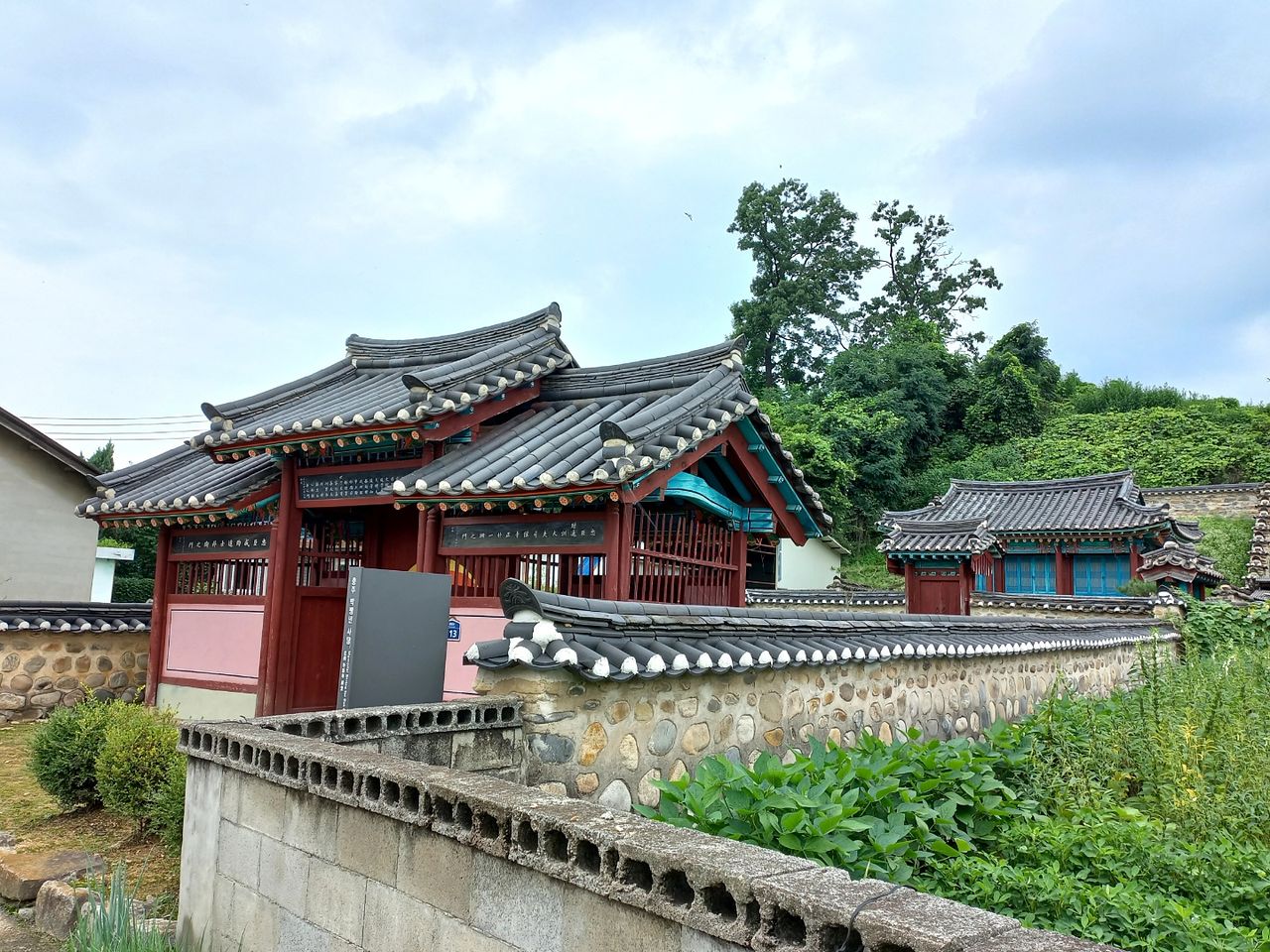 박팽년의 위패를 모신 사당. 충주시 신니면에 위치. 1978년 충청북도의 기념물 제27호로 지정되었다. [사진 위키백과]