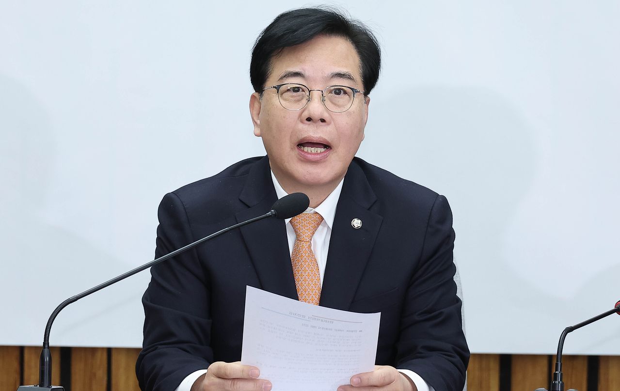 송언석 국민의힘 원내대표가 3일 국회에서 열린 원내대책회의에서 발언하고 있다. 임현동 기자