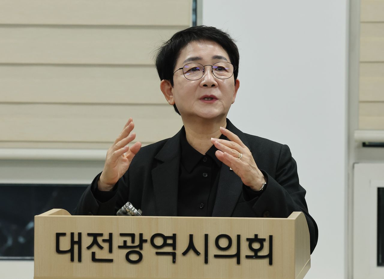 박정현 더불어민주당 대전시당위원장이 지난 2일 시의회에서 기자회견을 열고 대전·충남 행정통합 특별법에 대해 설명하고 있다. 뉴스1