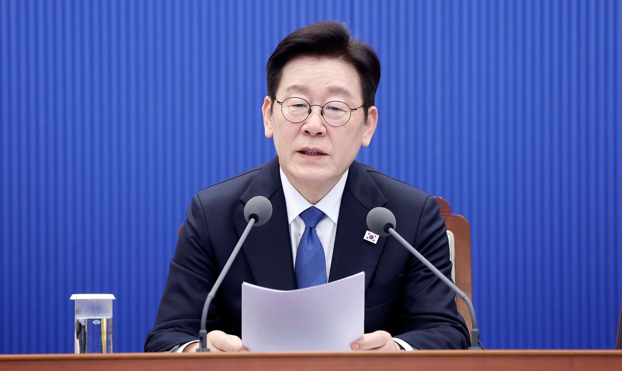 이재명 대통령이 5일 청와대에서 열린 수석보좌관회의에서 발언하고 있다. 청와대사진기자단