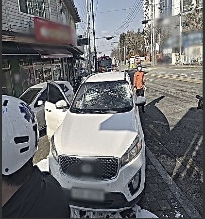 지난 2일 안성시 삼죽면 국도 38호선에서 방현망에 부딪쳐 조수석 탑승자가 사망한 사고 차량. 경기도소방재난본부 제공