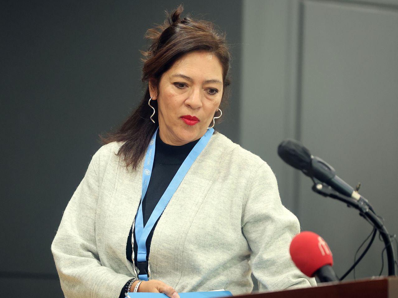 엘리자베스 살몬 유엔 북한인권특별보고관이 6일 오전 서울 종로구 서울글로벌센터에서 기자회견을 위해 발걸을을 옮기고 있다. 뉴스1