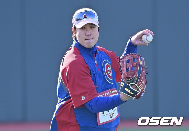 [OSEN=울산, 이석우 기자] 13일 울산 문수야구장에서 울산 웨일즈 트라이아웃이 열렸다. 정원 35명 모집에 무려 230명이 지원한 KBO 퓨처스리그 최초의 시민구단 울산 웨일즈는 13·14일 이틀간의 트라이아웃을 거쳐 15일 합격자를 발표한다.전 키움 히어로즈 외야수 김동엽이 트라이아웃에 참가하고 있다. 2026.01.13 / foto0307@osen.co.kr