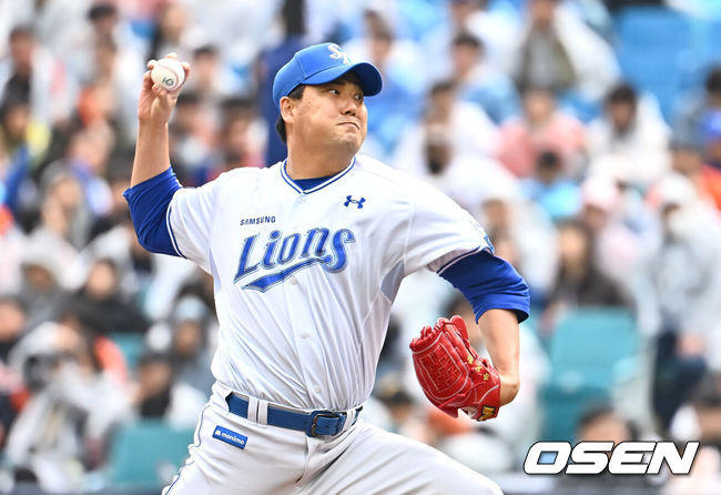 [OSEN=대구, 이석우 기자] 5일 대구삼성라이온즈파크에서 2025 신한 SOL 뱅크 KBO 리그 삼성 라이온즈와 한화 이글스의 경기가 열렸다. 홈팀 삼성은 이승현이, 방문팀 한화는 류현진이 선발 출전했다. 삼성 라이온즈 김태훈이 역투하고 있다. 2025.04.05 / foto0307@osen.co.kr