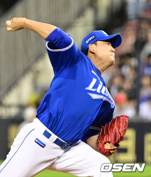 [OSEN=잠실, 지형준 기자] 1일 오후 서울 잠실구장에서 ‘2025 신한 SOL Bank KBO리그’ 두산 베어스와 삼성 라이온즈의 경기가 열렸다.두산은 최민석, 삼성은 아리엘 후라도가 선발로 나섰다.8회말 삼성 김태훈이 역투하고 있다. 2025.07.01 /jpnews@osen.co.kr