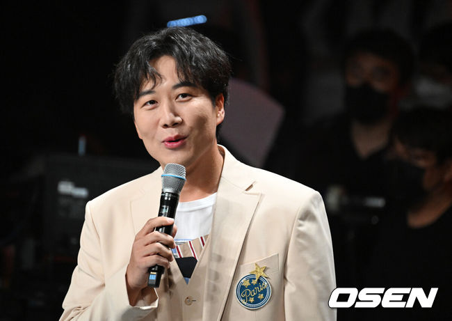 [OSEN=지형준 기자]16일 오후 서울 상암동 SBS프리즘타워에서 SBS FiL 더 트롯쇼 생방송이 진행됐다.방송인 도경완이 진행을 하고 있다. 2022.05.16 /jpnews@osen.co.kr