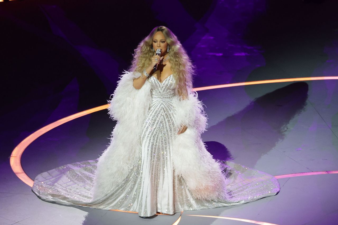 7일(한국시간) 이탈리아 밀라노 산시로 올림픽 스타디움에서 열린 2026 밀라노 코르티나담페초 동계올림픽 개막식에서 머라이어 캐리가 공연을 하고 있다. 김종호 기자 