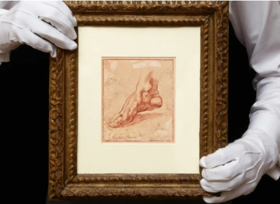 미켈란젤로의 스케치 작품인 '발 스케치'가 최근 경매에서 400억원에 달하는 최고가에 낙찰됐다. 사진 크리스티 경매 캡처 