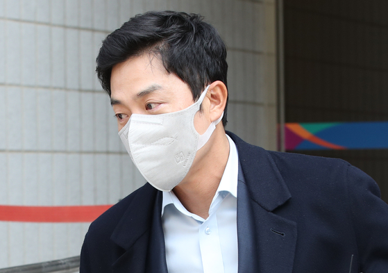 배우 성유리의 남편 프로골퍼 안성현이 지난 2023년 4월 7일 서울남부지법에서 열린 구속 전 피의자 심문(영장실질심사)를 마친 뒤 이동하고 있다. 뉴스1