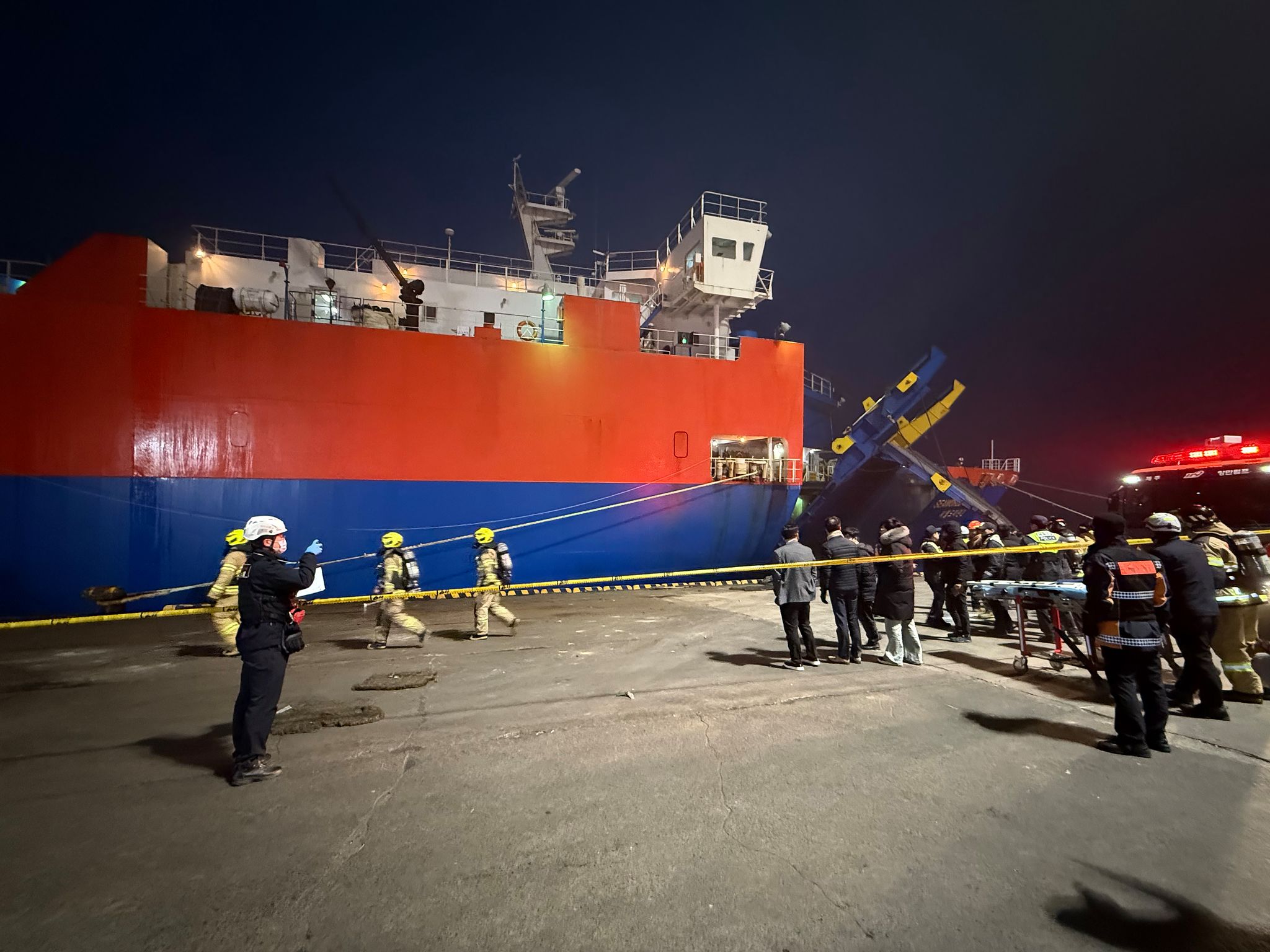 제주에서 목포로 가던 화물선에 실린 차량에서 화재가 발생했다. 사진 제주해경