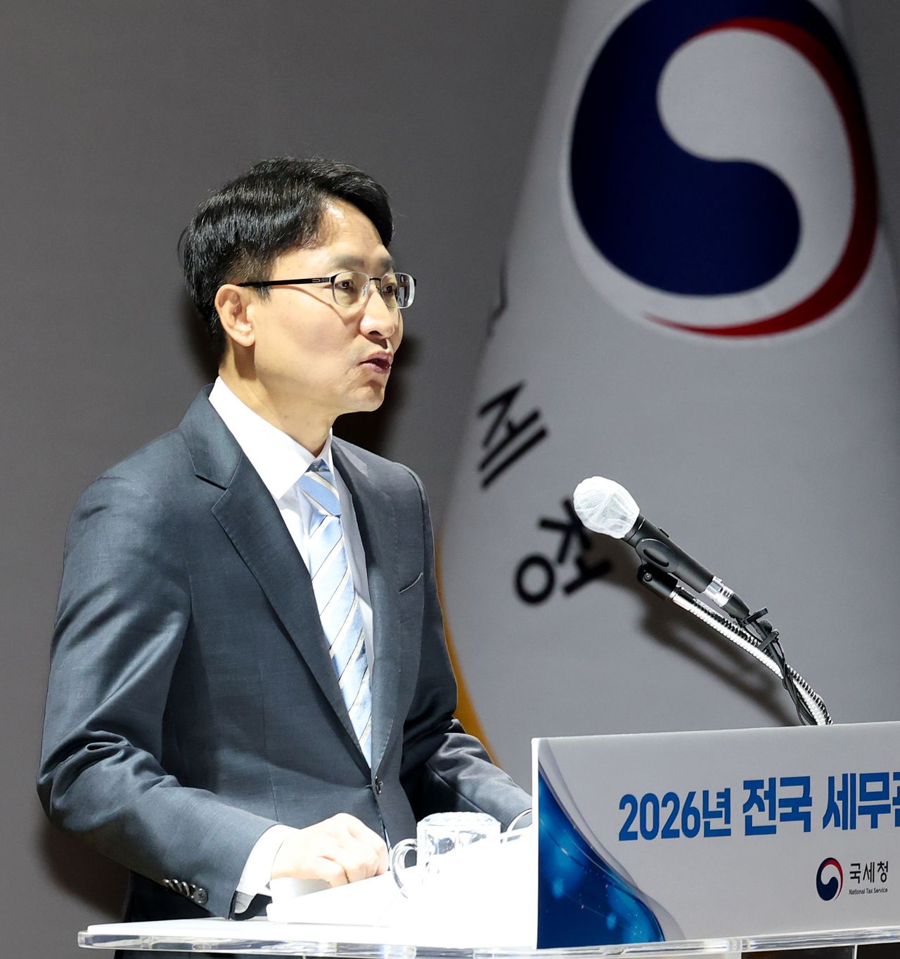 임광현 국세청장이 지난달 26일 세종시 정부세종청사 국세청에서 열린 2026년 전국세무관서장회의에 참석하여 인사말을 하고 있다.뉴스1