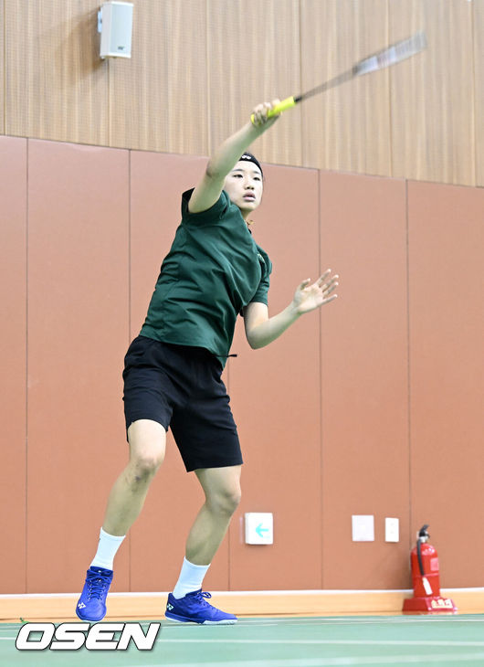 [OSEN=진천, 이대선 기자] 17일 충북 진천선수촌에서 대한민국 배드민턴 국가대표팀 미디어데이가 열렸다.배드민턴 대표팀 안세영이 훈련을 하고 있다. 2025.06.17 /sunday@osen.co.kr
