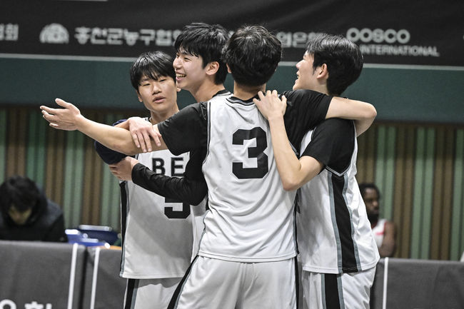 [사진] 고교 최강자에 등극한 베프 / KXO 제공