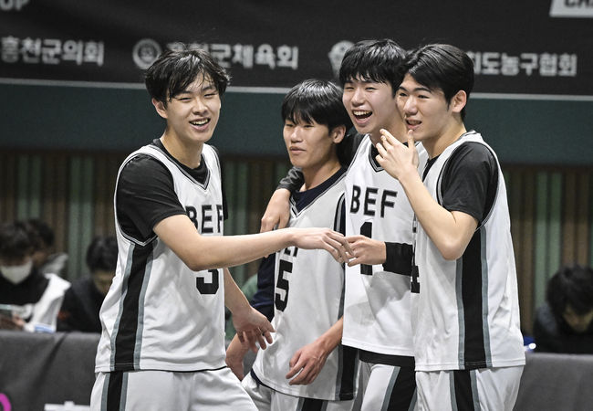 [사진] 우승팀 베프의 1번 김시우(신성고2), 3번 서예준(인천송천고3), 4번 서우현(상산고3), 5번 송준희(신성고3) / KXO 제공