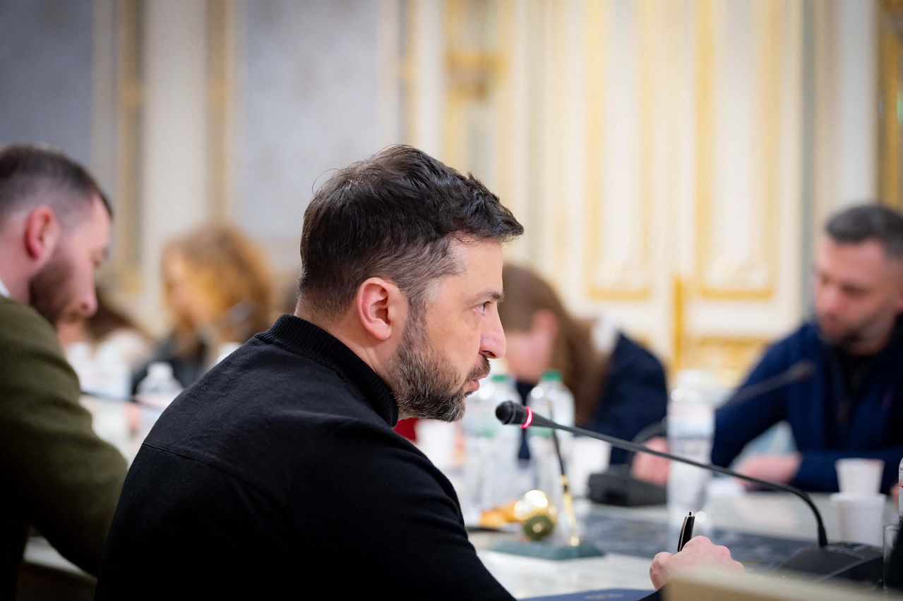 6일(현지시간) 우크라이나 키이우 대통령실에서 볼로디미르 젤렌스키 대통령이 회의를 주재하고 있다. AFP=연합뉴스