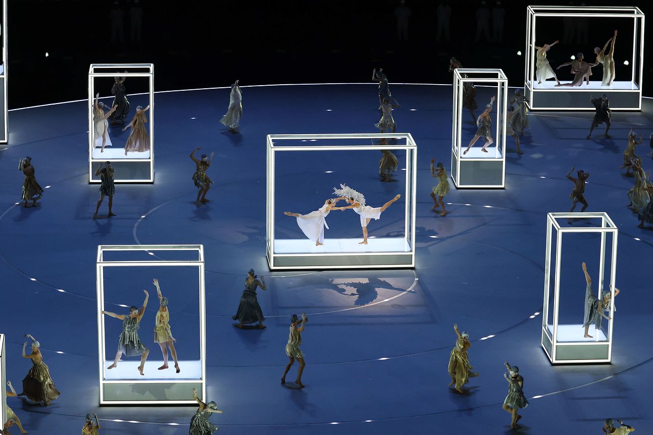 6일(현지시간)이탈리아 밀라노 산시로 스타디움에서 열린 2026 밀라노 코르티나담페초 동계올림픽 개막식에서 '이탈리아의 조화 : 아름다움'을 주제로 공연이 펼쳐지고 있다. [김종호 기자]