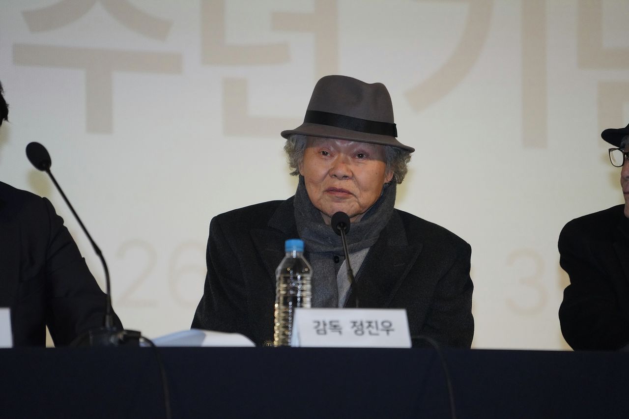 2024년 열린 한국영상자료원 미보유 발굴 필름 공개 및 기관 창립 50주년 기념 언론간담회에 참석한 정진우 감독. 사진 한국영상자료원