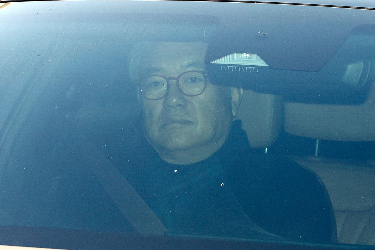 윤석열 전 대통령의 파면 전후 대통령실 공용 PC 초기화를 지시했다는 의혹을 받는 정진석 전 대통령비서실장이 피의자 조사를 받기 위해 8일 경찰에 출석하고 있다. 연합뉴스