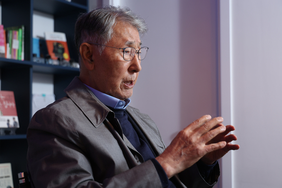 이시형 정신건강의학과 전문의가 지난해 10월 서울 서초구에서 중앙일보와 인터뷰하고 있다. 우상조 기자