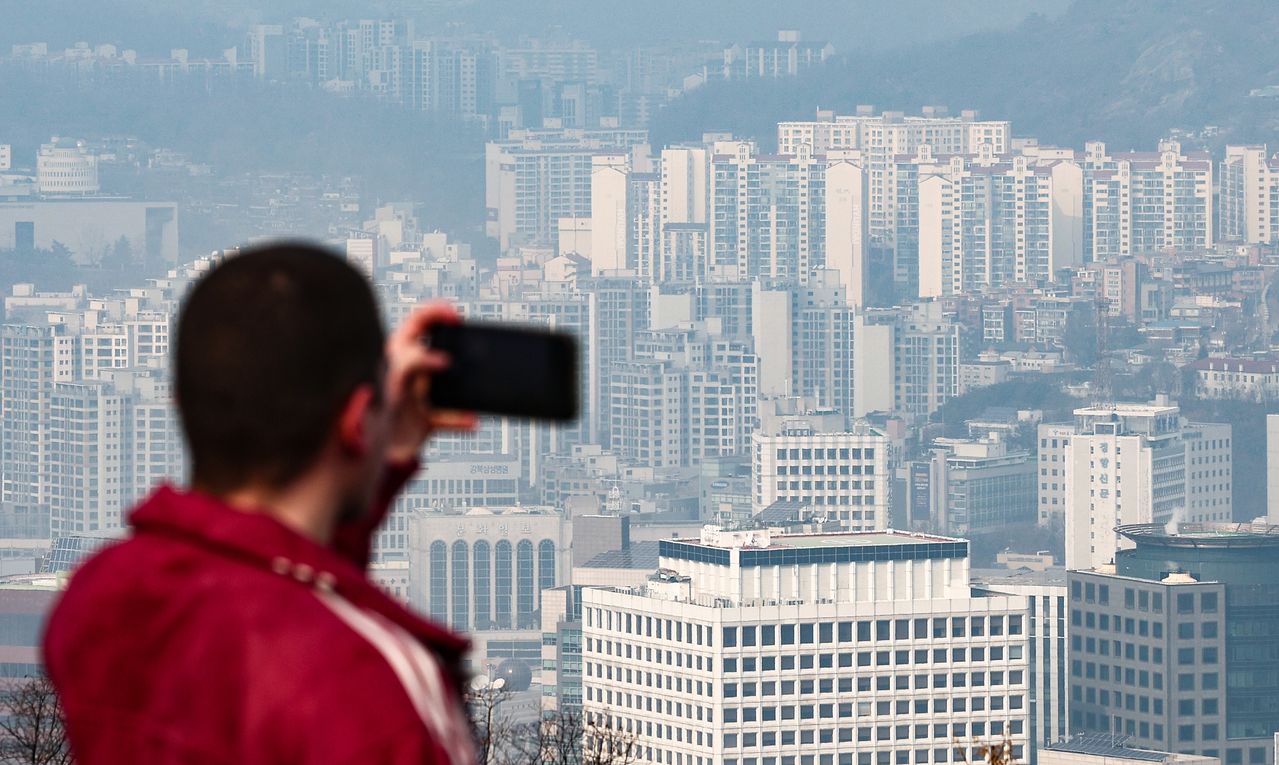 서울 남산에서 바라본 서울 시내 아파트 단지의 모습. 뉴스1