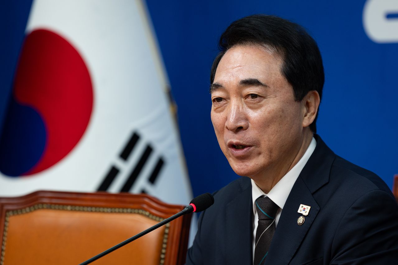 박수현 더불어민주당 수석대변인이 8일 서울 여의도 국회에서 열린 현안 관련 기자간담회에서 모두 발언을 하고 있다. 뉴스1